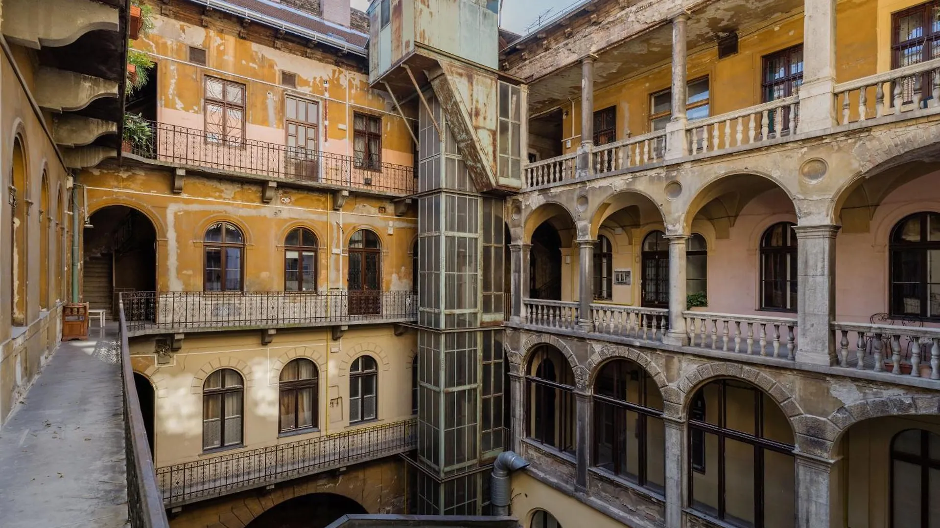 Luxury Art Deco Apartment Near Hungarian Parliament Budapeste