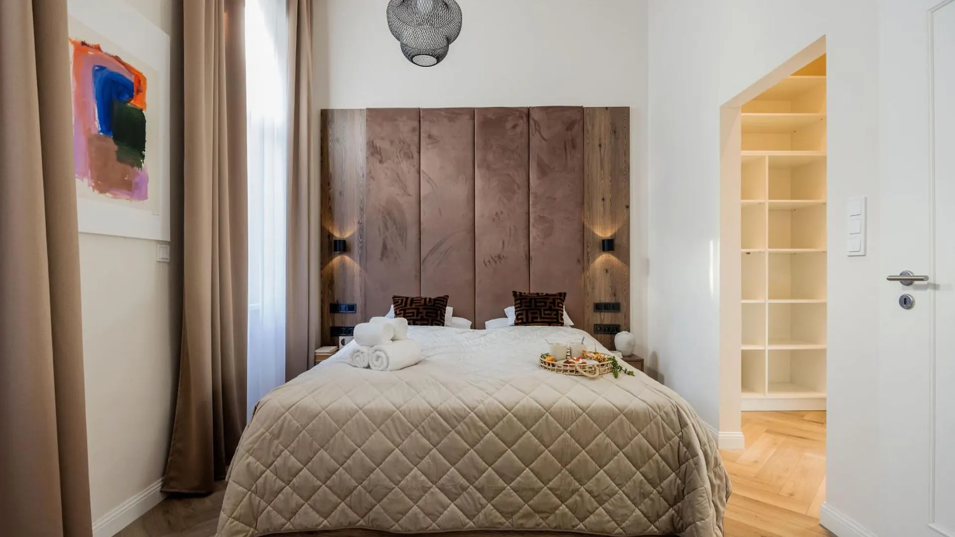 Luxury Art Deco Apartment Near Hungarian Parliament Boedapest Hongarije